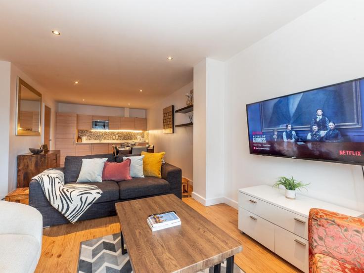 Elegant gestaltetes Wohnzimmer mit moderner Einrichtung in einer Wohnung im Building Heritage Avenue - passthekeyss - 1332605 in London Borough of Barnet, London Elegant gestaltetes Wohnzimmer mit moderner Einrichtung in einer Wohnung im Building Heritage Avenue - passthekeyss - 1332605 in London Borough of Barnet, London