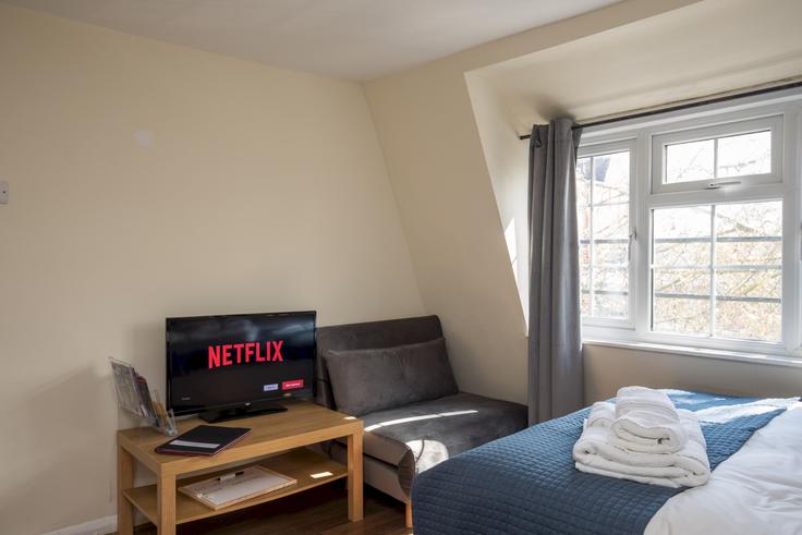 Building Clapham Road - passthekeyss - 1060239 adresindeki bir dairede modern mobilyalarla zarif bir şekilde tasarlanmış oturma odası London Borough of Lambeth, London