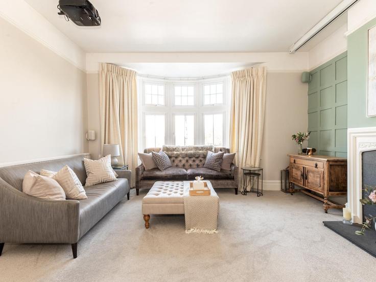 Elegante sala de estar con mobiliario moderno en un apartamento en Building Lassa Road - passthekeyss - 1235352 - LON en Royal Borough of Greenwich, London