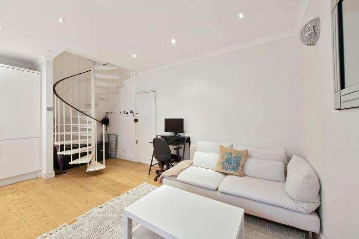 Salle de séjour élégante avec mobilier moderne dans un appartement à Building Park Road - passthekeyss - 1367388 à City of Westminster, London