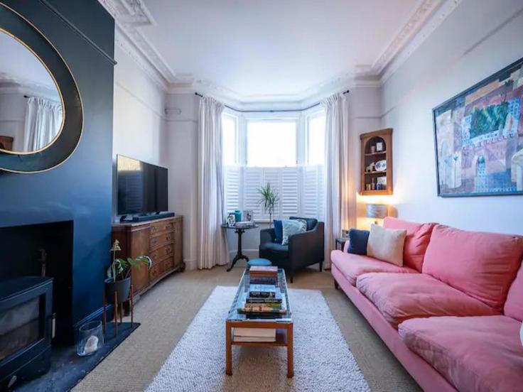 Elegantly designed living room with modern furnishings in an apartment at Building Underhill Road - passthekeyss - 1233815 - LON in London Borough of Southwark, London