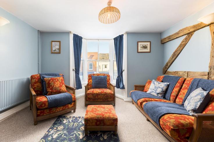 Building Wood Street - passthekeyss - 1367389 adresindeki bir dairede modern mobilyalarla zarif bir şekilde tasarlanmış oturma odası Stratford-on-Avon District, Stratford-upon-Avon