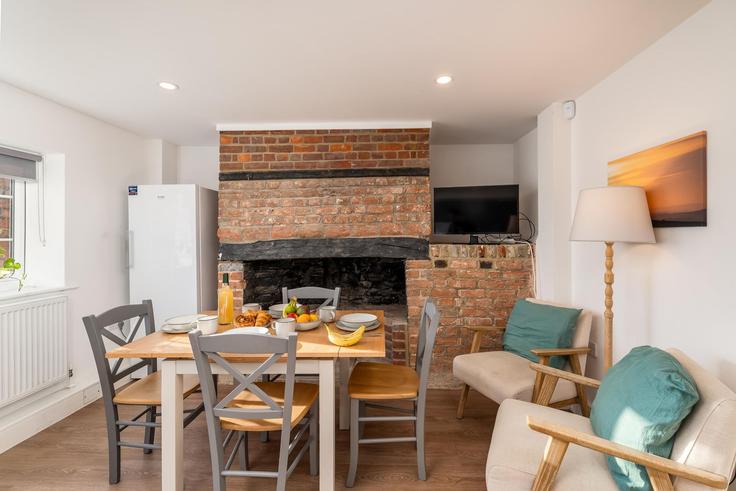 Sala de estar elegantemente projetada com móveis modernos em um apartamento no Building High Wycombe - passthekeyss - 1369403 em High Wycombe, High Wycombe