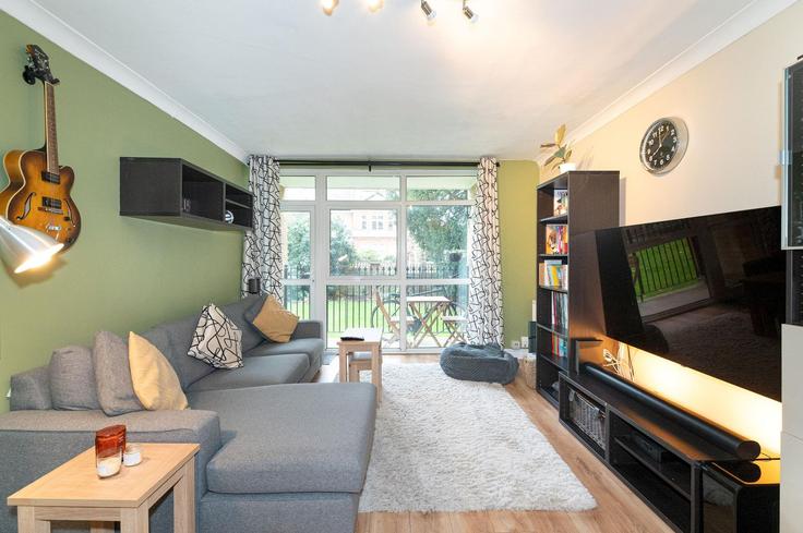 Salle de séjour élégante avec mobilier moderne dans un appartement à Building Cherrywood Drive - passthekeyss - 1379506 à London Borough of Wandsworth, London Salle de séjour élégante avec mobilier moderne dans un appartement à Building Cherrywood Drive - passthekeyss - 1379506 à London Borough of Wandsworth, London