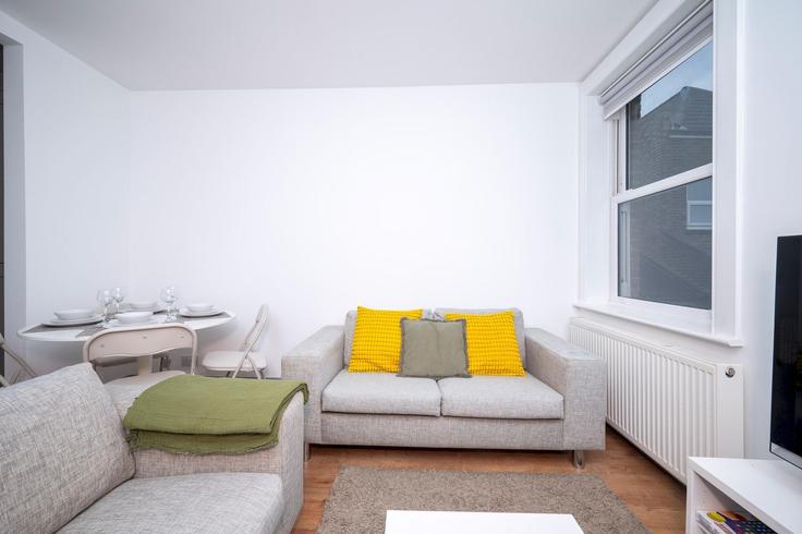 London London Borough of LewishamのBuilding Tyrwhitt Road - passthekeyss - 1366483のアパートメントにある、モダンな家具を備えたエレガントなデザインのリビングルーム London London Borough of LewishamのBuilding Tyrwhitt Road - passthekeyss - 1366483のアパートメントにある、モダンな家具を備えたエレガントなデザインのリビングルーム