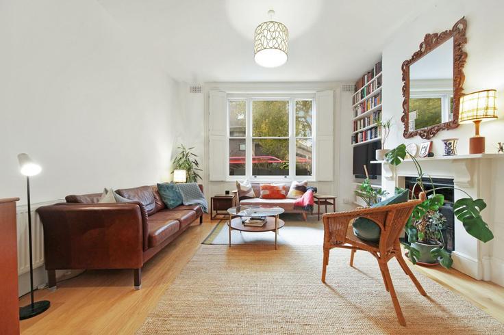 London London Borough of CamdenのBuilding Malden Road - passthekeyss - 1347458のアパートメントにある、モダンな家具を備えたエレガントなデザインのリビングルーム London London Borough of CamdenのBuilding Malden Road - passthekeyss - 1347458のアパートメントにある、モダンな家具を備えたエレガントなデザインのリビングルーム