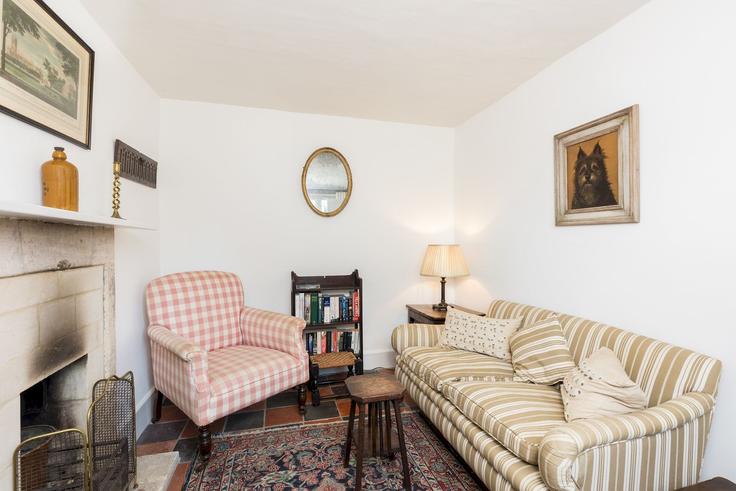 Sala de estar elegantemente projetada com móveis modernos em um apartamento no Building Riverside Cottage - passthekeyss - 1460737 em Cotswold District, Cheltenham