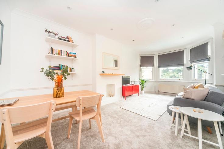 Surbiton Royal Borough of Kingston upon ThamesのBuilding Ewell Road - passthekeyss - 1461509のアパートメントにある、モダンな家具を備えたエレガントなデザインのリビングルーム