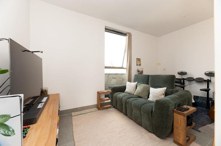 Surbiton Royal Borough of Kingston upon ThamesのBuilding Brighton Road - passthekeyss - 1468195のアパートメントにある、モダンな家具を備えたエレガントなデザインのリビングルーム