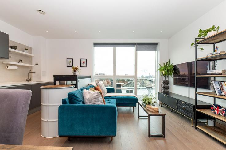 Elegant gestaltetes Wohnzimmer mit moderner Einrichtung in einer Wohnung im Building Chamberlayne Road - passthekeyss - 1472423 in London Borough of Brent, London