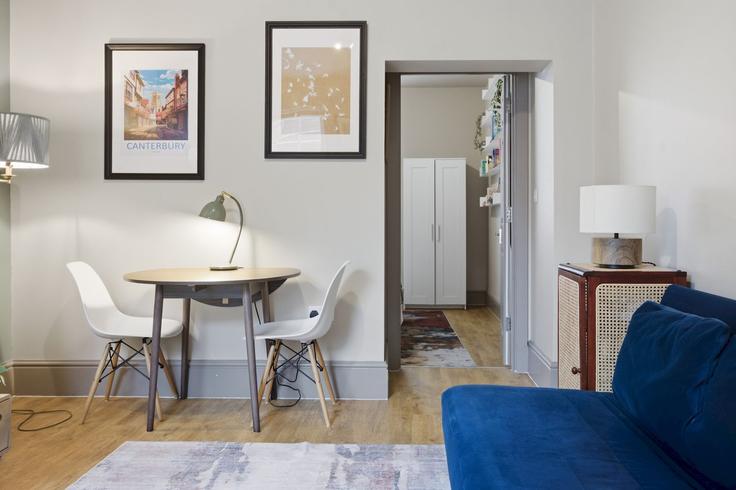 Salle de séjour élégante avec mobilier moderne dans un appartement à Building Northgate - passthekeyss - 1472422 à City of Canterbury, Canterbury