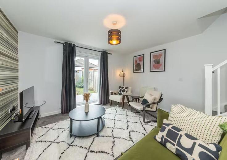 Sala de estar elegantemente projetada com móveis modernos em um apartamento no Building Bitterne Avenue - passthekeyss - 1475858 em Reading, Reading