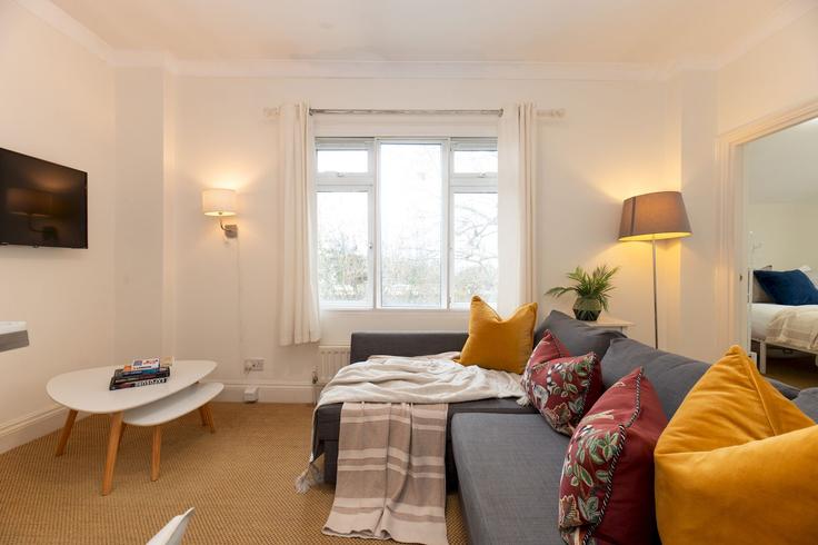 Elegant gestaltetes Wohnzimmer mit moderner Einrichtung in einer Wohnung im Building Cambridge Gardens - passthekeyss - 1492830 in Royal Borough of Kensington and Chelsea, London Elegant gestaltetes Wohnzimmer mit moderner Einrichtung in einer Wohnung im Building Cambridge Gardens - passthekeyss - 1492830 in Royal Borough of Kensington and Chelsea, London