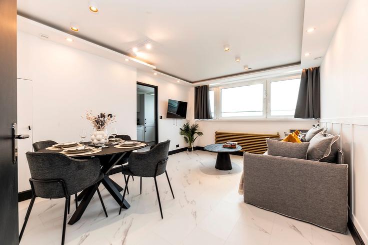 Building Queensdale Crescent - passthekeyss - 1507768 adresindeki bir dairede modern mobilyalarla zarif bir şekilde tasarlanmış oturma odası London Borough of Hammersmith and Fulham, London