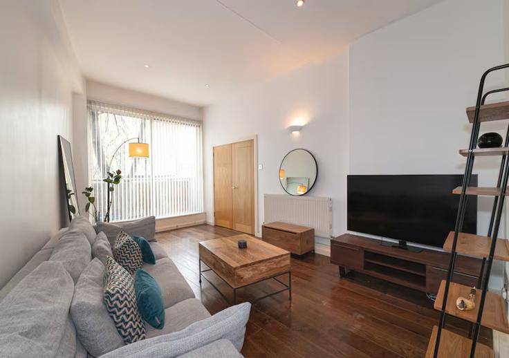 Elegant gestaltetes Wohnzimmer mit moderner Einrichtung in einer Wohnung im Building Newington Causeway - passthekeyss - 1516325 in London Borough of Southwark, London Elegant gestaltetes Wohnzimmer mit moderner Einrichtung in einer Wohnung im Building Newington Causeway - passthekeyss - 1516325 in London Borough of Southwark, London
