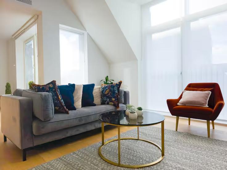 Building Orchard Place - passthekeyss - 1536672 adresindeki bir dairede modern mobilyalarla zarif bir şekilde tasarlanmış oturma odası London Borough of Tower Hamlets, London Building Orchard Place - passthekeyss - 1536672 adresindeki bir dairede modern mobilyalarla zarif bir şekilde tasarlanmış oturma odası London Borough of Tower Hamlets, London