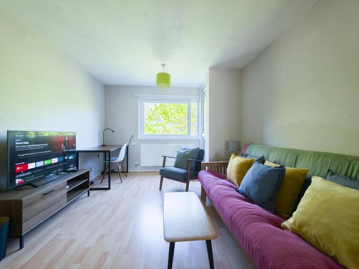 Building Rhodeswell Road - passthekeyss - 1536673 adresindeki bir dairede modern mobilyalarla zarif bir şekilde tasarlanmış oturma odası London Borough of Tower Hamlets, London Building Rhodeswell Road - passthekeyss - 1536673 adresindeki bir dairede modern mobilyalarla zarif bir şekilde tasarlanmış oturma odası London Borough of Tower Hamlets, London