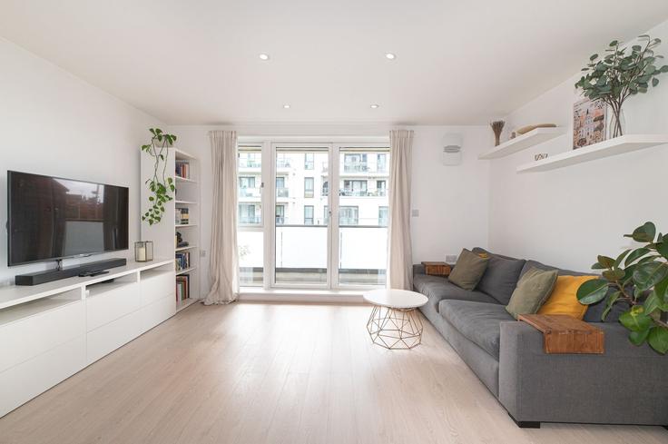 London Borough of Hammersmith and Fulham, London에 위치한 Building Dairy Close - passthekeyss - 1545521 유닛의 세련된 인테리어가 돋보이는 거실