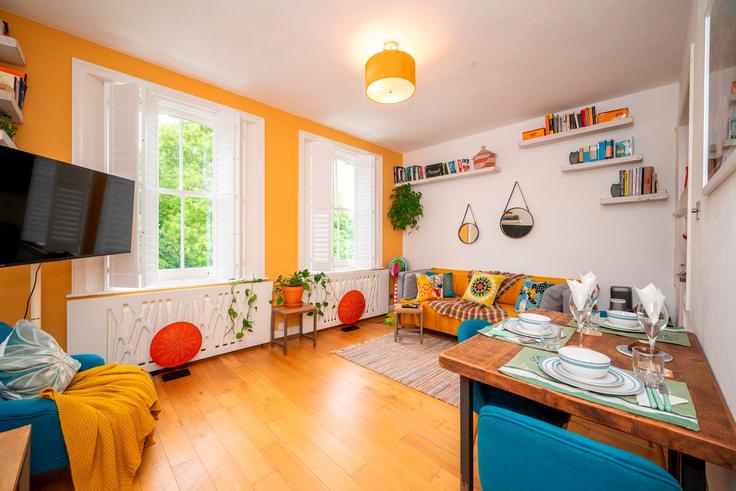 Elegantly designed living room with modern furnishings in an apartment at Building Aubert Park - passthekeyss - 1560784 in London Borough of Islington, London