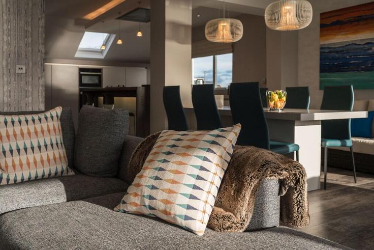 Salle de séjour élégante avec mobilier moderne dans un appartement à Building Whispering Sands - passthekeyss - 1648374 à Llanfaelog, Rhosneigr Salle de séjour élégante avec mobilier moderne dans un appartement à Building Whispering Sands - passthekeyss - 1648374 à Llanfaelog, Rhosneigr