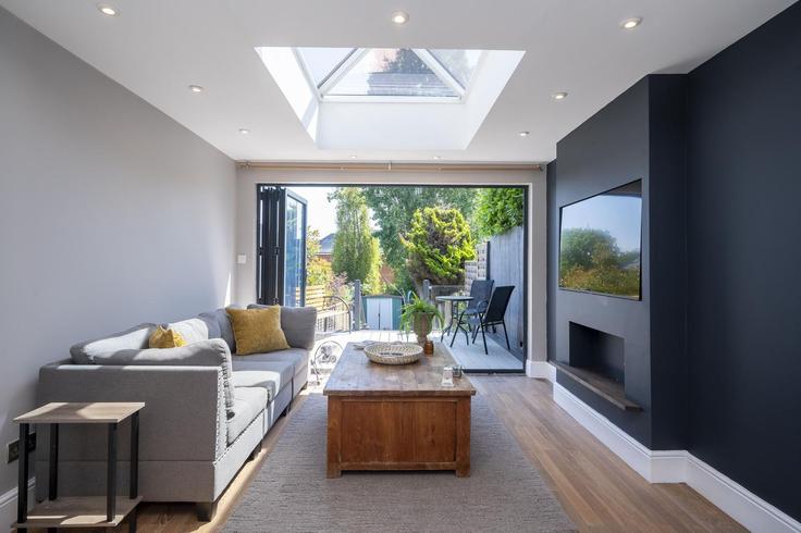 Salle de séjour élégante avec mobilier moderne dans un appartement à Building Baring Road - passthekeyss - 1579815 à London Borough of Lewisham, London