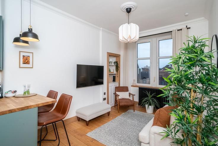 Salle de séjour élégante avec mobilier moderne dans un appartement à Building King's Road - passthekeyss - 1598037 à Portobello, Edinburgh Salle de séjour élégante avec mobilier moderne dans un appartement à Building King's Road - passthekeyss - 1598037 à Portobello, Edinburgh