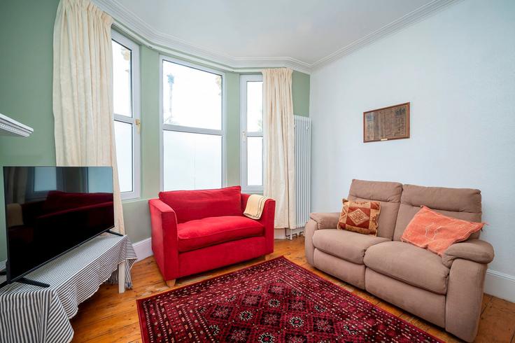 Building Bonsor Street - passthekeyss - 1605349 adresindeki bir dairede modern mobilyalarla zarif bir şekilde tasarlanmış oturma odası London Borough of Southwark, London Building Bonsor Street - passthekeyss - 1605349 adresindeki bir dairede modern mobilyalarla zarif bir şekilde tasarlanmış oturma odası London Borough of Southwark, London
