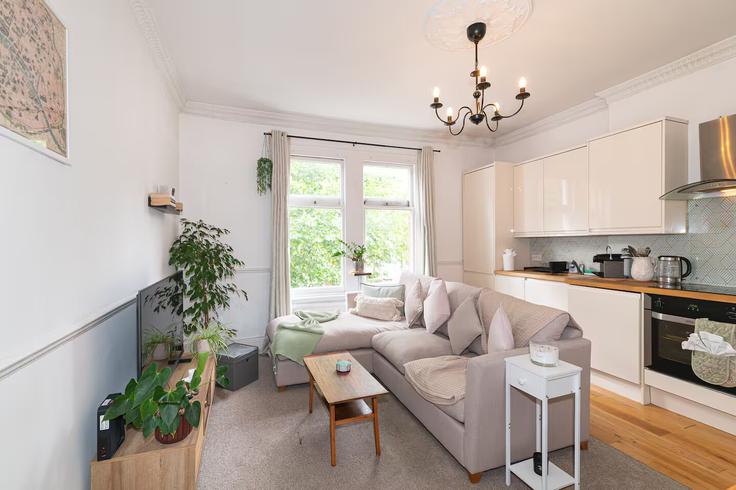 Salle de séjour élégante avec mobilier moderne dans un appartement à Building Hamilton Road - passthekeyss - 1626426 à London Borough of Ealing, London Salle de séjour élégante avec mobilier moderne dans un appartement à Building Hamilton Road - passthekeyss - 1626426 à London Borough of Ealing, London