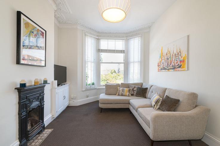 London Borough of Lambeth, London에 위치한 Building Horsford Road - passthekeyss - 1625067 유닛의 세련된 인테리어가 돋보이는 거실 London Borough of Lambeth, London에 위치한 Building Horsford Road - passthekeyss - 1625067 유닛의 세련된 인테리어가 돋보이는 거실