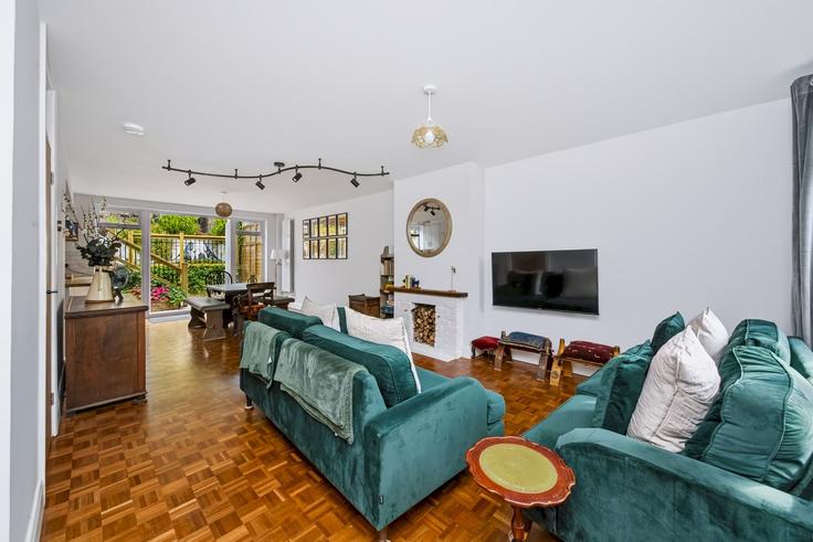 Brighton, Brighton에 위치한 Building Overhill Gardens - passthekeyss - 1628271 유닛의 세련된 인테리어가 돋보이는 거실 Brighton, Brighton에 위치한 Building Overhill Gardens - passthekeyss - 1628271 유닛의 세련된 인테리어가 돋보이는 거실