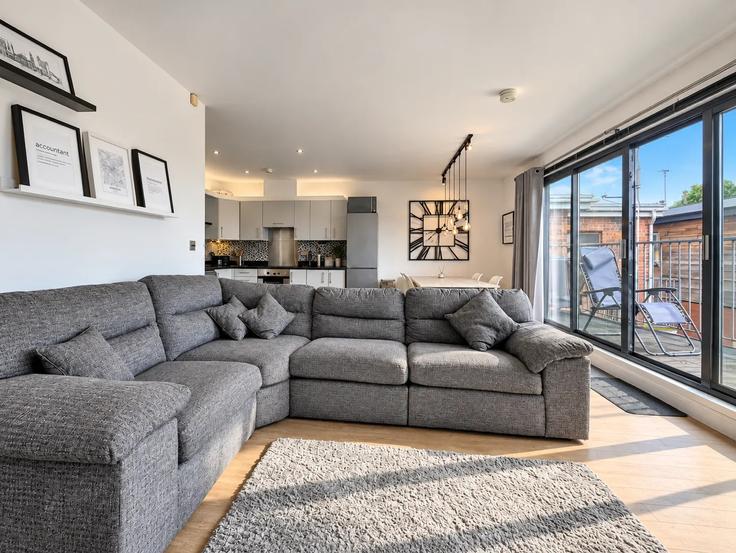 Elegant gestaltetes Wohnzimmer mit moderner Einrichtung in einer Wohnung im Building Southern Street - passthekeyss - 1631892 in Manchester, Manchester Elegant gestaltetes Wohnzimmer mit moderner Einrichtung in einer Wohnung im Building Southern Street - passthekeyss - 1631892 in Manchester, Manchester