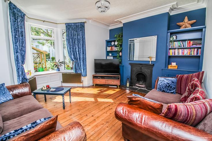 North Tyneside District, Whitley Bay에 위치한 Building Warkworth Avenue - passthekeyss - 1635960 유닛의 세련된 인테리어가 돋보이는 거실 North Tyneside District, Whitley Bay에 위치한 Building Warkworth Avenue - passthekeyss - 1635960 유닛의 세련된 인테리어가 돋보이는 거실