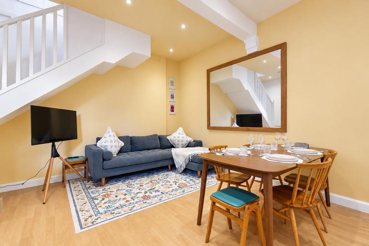 Elegante sala de estar con mobiliario moderno en un apartamento en Building Ashby Street - passthekeyss - 1635958 en London Borough of Islington, London