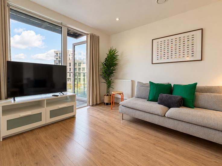 Elegante sala de estar con mobiliario moderno en un apartamento en Building Blackheath Road - passthekeyss - 1699122 en Royal Borough of Greenwich, London Elegante sala de estar con mobiliario moderno en un apartamento en Building Blackheath Road - passthekeyss - 1699122 en Royal Borough of Greenwich, London