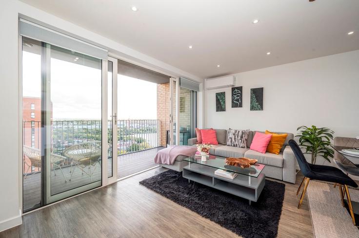 Salle de séjour élégante avec mobilier moderne dans un appartement à Building Moorhen Drive - passthekeyss - 1699124 à London Borough of Barnet, London Salle de séjour élégante avec mobilier moderne dans un appartement à Building Moorhen Drive - passthekeyss - 1699124 à London Borough of Barnet, London