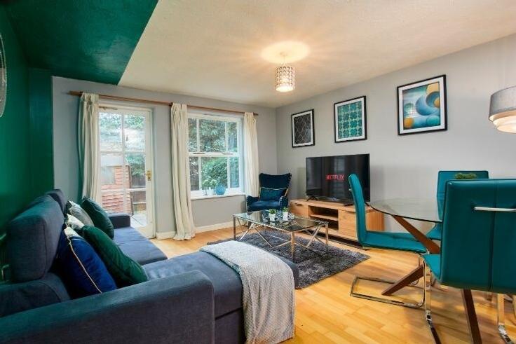 Elegant gestaltetes Wohnzimmer mit moderner Einrichtung in einer Wohnung im Building Botley Road - passtheproperty - 1051504 - LON in Oxford, Oxford Elegant gestaltetes Wohnzimmer mit moderner Einrichtung in einer Wohnung im Building Botley Road - passtheproperty - 1051504 - LON in Oxford, Oxford