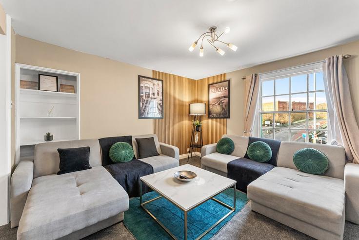 Elegante sala de estar con mobiliario moderno en un apartamento en Building Dock Gate Lane - passtheproperty - 1370695 en Bristol, Bristol Elegante sala de estar con mobiliario moderno en un apartamento en Building Dock Gate Lane - passtheproperty - 1370695 en Bristol, Bristol