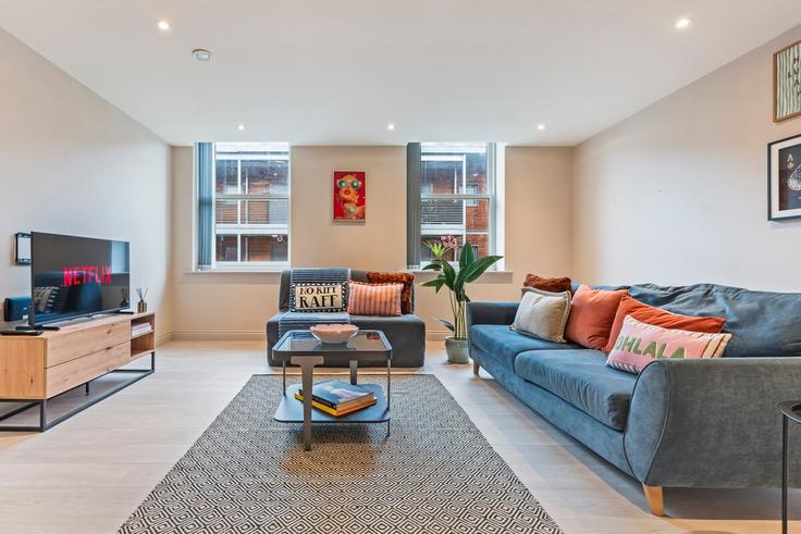 Building United Kingdom - passtheproperty - 1475413 adresindeki bir dairede modern mobilyalarla zarif bir şekilde tasarlanmış oturma odası City of Leeds, Leeds
