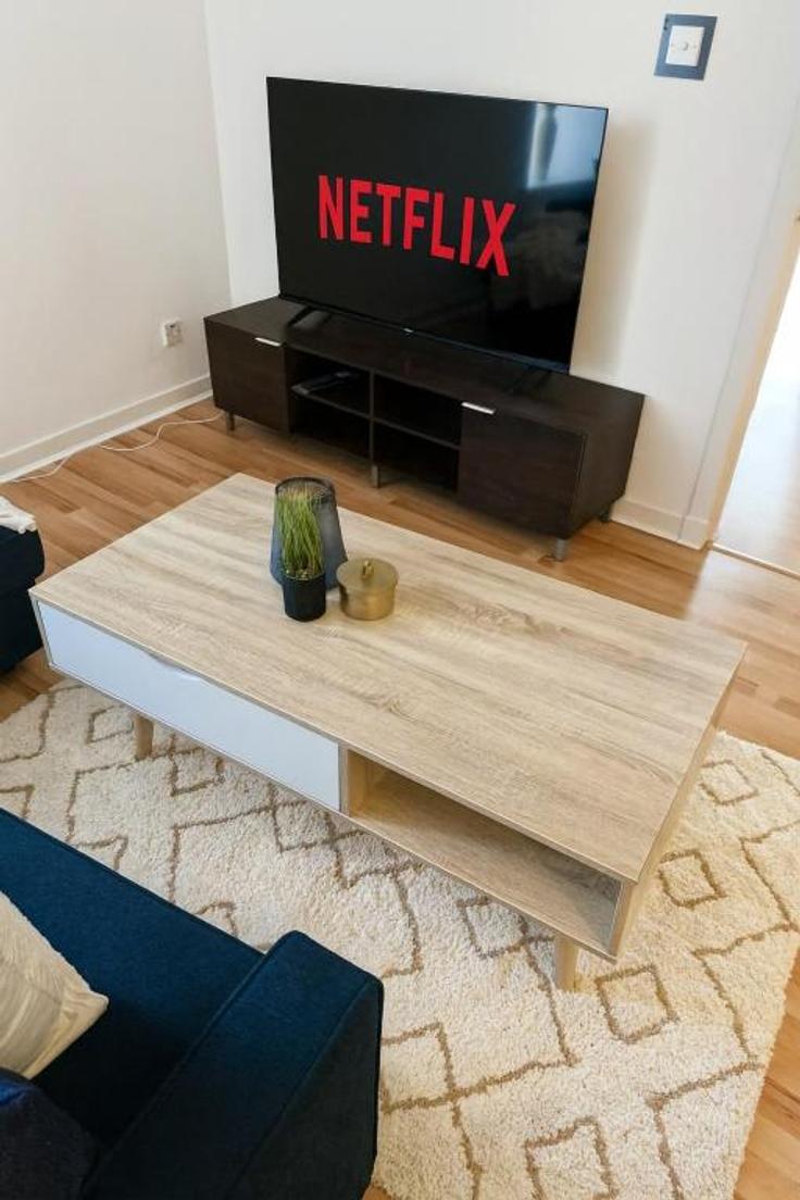 Elegante sala de estar con mobiliario moderno en un apartamento en Building Market Street - passtheproperty - 1345453 en Castlehill and Pittodrie, Aberdeen Elegante sala de estar con mobiliario moderno en un apartamento en Building Market Street - passtheproperty - 1345453 en Castlehill and Pittodrie, Aberdeen