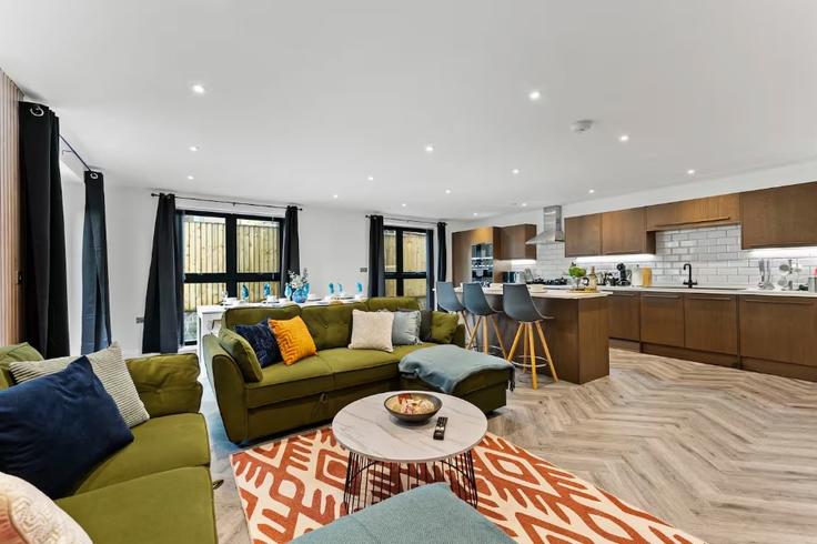 Building Grosvenor Road - passtheproperty - 1051419 - LON adresindeki bir dairede modern mobilyalarla zarif bir şekilde tasarlanmış oturma odası City of Leeds, Leeds Building Grosvenor Road - passtheproperty - 1051419 - LON adresindeki bir dairede modern mobilyalarla zarif bir şekilde tasarlanmış oturma odası City of Leeds, Leeds