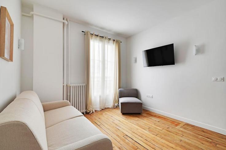 7th arrondissement, Paris에 위치한 Building Avenue de Tourville - passy-real-estate-management - 1491652 유닛의 세련된 인테리어가 돋보이는 거실