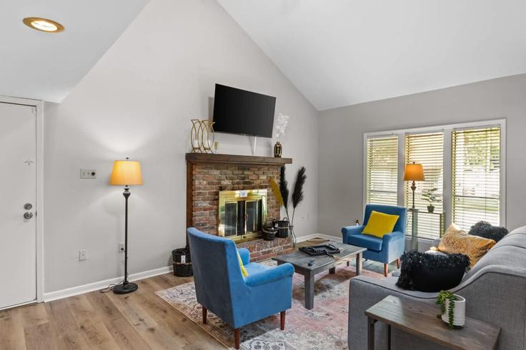 Elegante sala de estar con mobiliario moderno en un apartamento en Building Sharlo Avenue - patriot-american-homes - 1519871 en Baton Rouge, Baton Rouge Elegante sala de estar con mobiliario moderno en un apartamento en Building Sharlo Avenue - patriot-american-homes - 1519871 en Baton Rouge, Baton Rouge