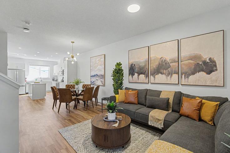 Building 88 Avenue Northwest - pear-properties - 1564647 adresindeki bir dairede modern mobilyalarla zarif bir şekilde tasarlanmış oturma odası Edmonton, Edmonton