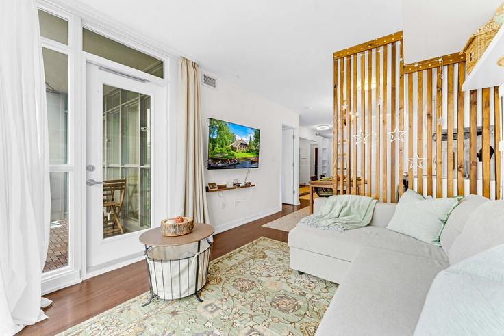 Elegantly designed living room with modern furnishings in an apartment at Building Iceboat Terrace - pinnacle-realty-holdings - 1573501 in Old Toronto, Toronto Elegantly designed living room with modern furnishings in an apartment at Building Iceboat Terrace - pinnacle-realty-holdings - 1573501 in Old Toronto, Toronto
