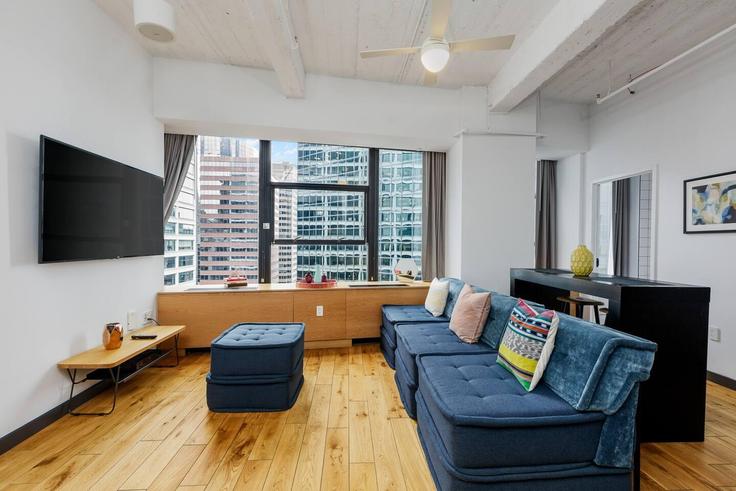 Manhattan, New York에 위치한 Building Pine Street - placemakrwallstreet - 1019823 - NYC 유닛의 세련된 인테리어가 돋보이는 거실 Manhattan, New York에 위치한 Building Pine Street - placemakrwallstreet - 1019823 - NYC 유닛의 세련된 인테리어가 돋보이는 거실