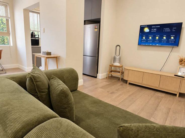 Elegante sala de estar con mobiliario moderno en un apartamento en Building Brown Street - placemates-group - 1626252 en Bronte, Sydney Elegante sala de estar con mobiliario moderno en un apartamento en Building Brown Street - placemates-group - 1626252 en Bronte, Sydney