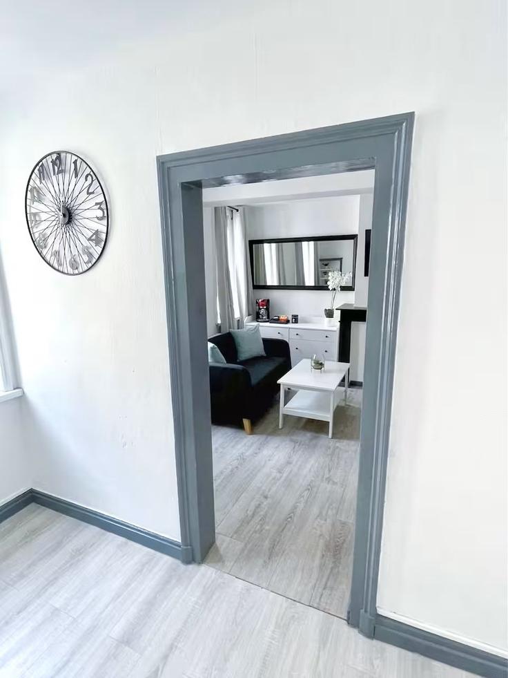 Elegant gestaltetes Wohnzimmer mit moderner Einrichtung in einer Wohnung im Building 63 Rue des Augustines, Arras, France - placid-arras - 1639570 in Arras, Arras Elegant gestaltetes Wohnzimmer mit moderner Einrichtung in einer Wohnung im Building 63 Rue des Augustines, Arras, France - placid-arras - 1639570 in Arras, Arras