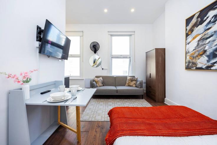 Salle de séjour élégante avec mobilier moderne dans un appartement à Building Warwick Road - plotseeker-limited-1 - 1625424 à Royal Borough of Kensington and Chelsea, London Salle de séjour élégante avec mobilier moderne dans un appartement à Building Warwick Road - plotseeker-limited-1 - 1625424 à Royal Borough of Kensington and Chelsea, London