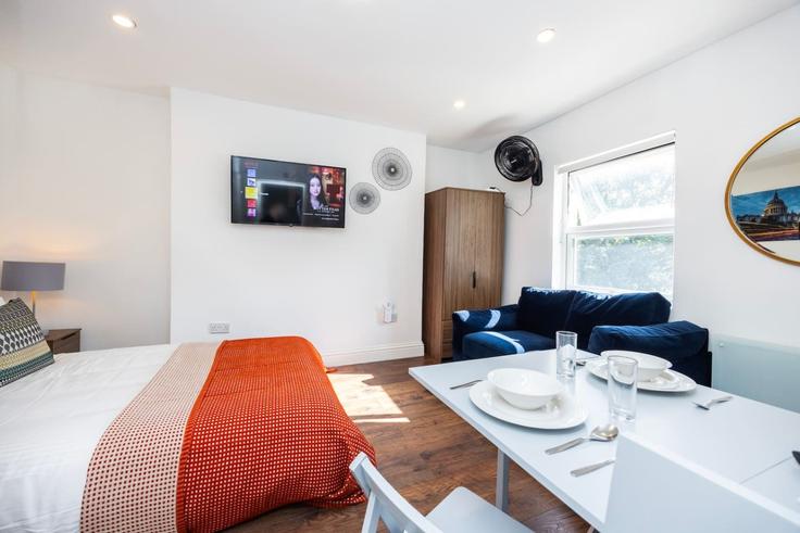 Salle de séjour élégante avec mobilier moderne dans un appartement à Building Warwick Road - plotseeker-limited-1 - 1625436 à Royal Borough of Kensington and Chelsea, London Salle de séjour élégante avec mobilier moderne dans un appartement à Building Warwick Road - plotseeker-limited-1 - 1625436 à Royal Borough of Kensington and Chelsea, London