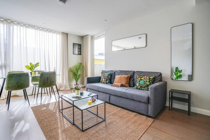 Elegante sala de estar con mobiliario moderno en un apartamento en Building Kennington Lane - plotseeker-limited-1 - 1625439 en London Borough of Lambeth, London Elegante sala de estar con mobiliario moderno en un apartamento en Building Kennington Lane - plotseeker-limited-1 - 1625439 en London Borough of Lambeth, London